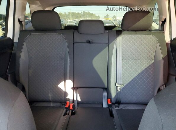 3VV1B7AX3MM154323 2021 VOLKSWAGEN TIGUAN White Հետևի նստատեղերի տեսք