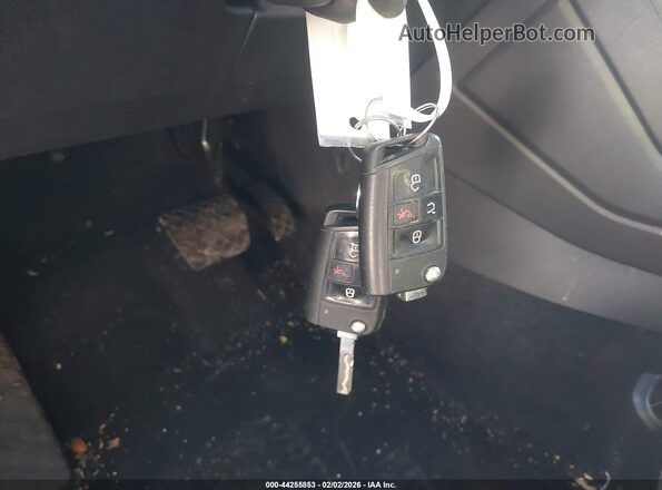 3VV1B7AX8JM020080 2018 VOLKSWAGEN TIGUAN Белый Вид панели приборов