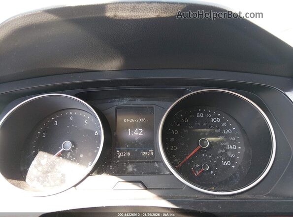 3VV1B7AX8JM060160 2018 VOLKSWAGEN TIGUAN Gray Вид задніх сидінь
