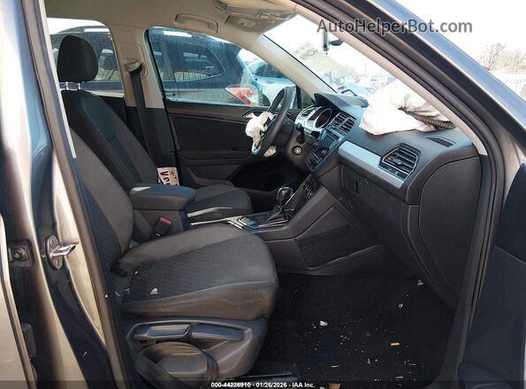 3VV1B7AX8JM060160 2018 VOLKSWAGEN TIGUAN Gray Вид салону спереду