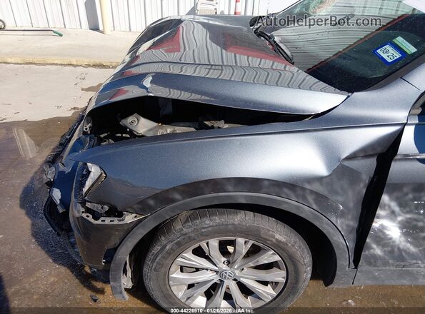 3VV1B7AX8JM060160 2018 VOLKSWAGEN TIGUAN Gray Вид спереду