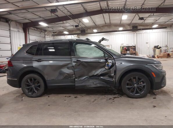 3VV2B7AX1NM034817 2022 VOLKSWAGEN TIGUAN Gray Vista interior trasera