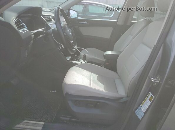3VV2B7AX4KM143509 2019 VOLKSWAGEN TIGUAN Gray Widok wnętrza z przodu