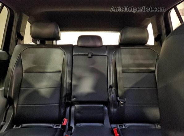 3VV2B7AX4MM104745 2021 VOLKSWAGEN TIGUAN Black Widok tylnych siedzeń