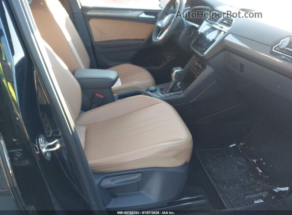 3VV2B7AX7NM055994 2022 VOLKSWAGEN TIGUAN Black წინა სალონის ხედი