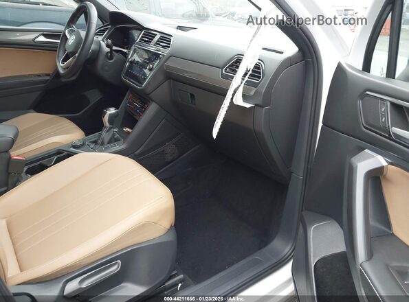 3VV2B7AX8NM138155 2022 VOLKSWAGEN TIGUAN Белый Вид салона спереди
