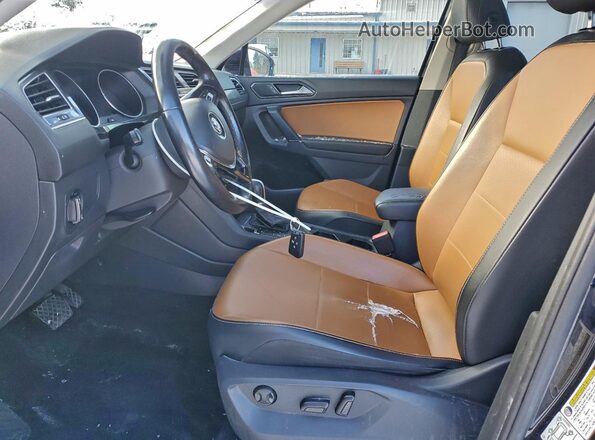 3VV2B7AX9JM161258 2018 VOLKSWAGEN TIGUAN Black Widok wnętrza z przodu