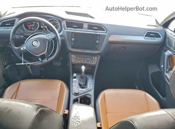 3VV2B7AX9JM161258 2018 VOLKSWAGEN TIGUAN Black Widok deski rozdzielczej