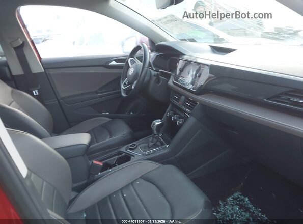 3VV2X7B2XNM088833 2022 VOLKSWAGEN TAOS Red Front interior view