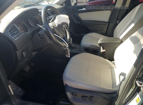 3VV3B7AX1KM108012 2019 VOLKSWAGEN TIGUAN Green Front interior view