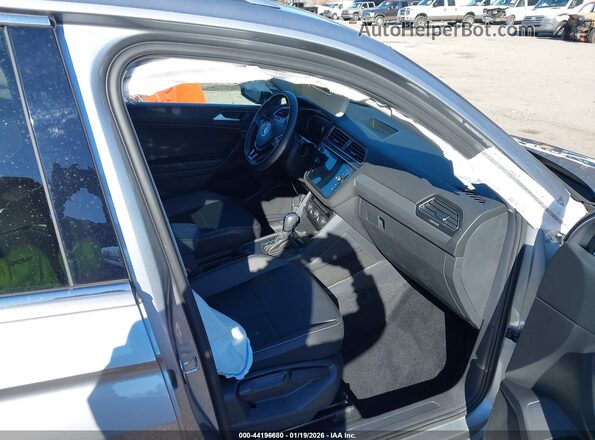 3VV3B7AX2MM005135 2021 VOLKSWAGEN TIGUAN Silver Front interior view