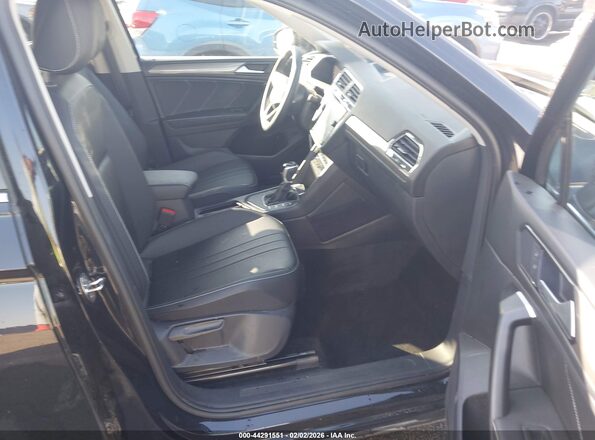 3VV3B7AX3RM150286 2024 VOLKSWAGEN TIGUAN Black Front interior view