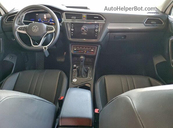 3VV3B7AX7NM090281 2022 VOLKSWAGEN TIGUAN Белый Вид панели приборов