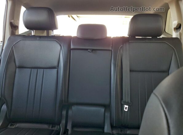 3VV3B7AX7NM090281 2022 VOLKSWAGEN TIGUAN Белый Вид задних сидений
