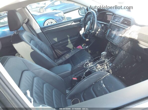 3VV4B7AX5JM181239 2018 VOLKSWAGEN TIGUAN White წინა სალონის ხედი