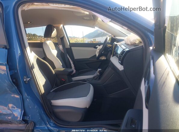 3VV5C7B22SM076938 2025 VOLKSWAGEN TAOS Light Blue Front interior view