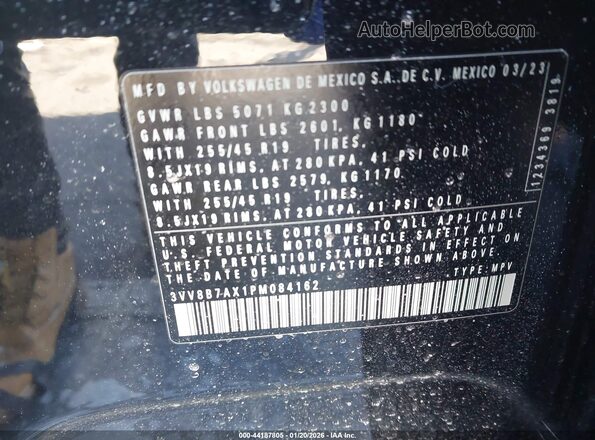 3VV8B7AX1PM084162 2023 VOLKSWAGEN TIGUAN Black Engine compartment view