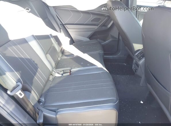 3VV8B7AX1PM084162 2023 VOLKSWAGEN TIGUAN Black VIN sticker view