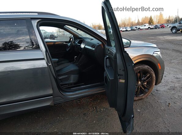 3VV8B7AX3NM007760 2022 VOLKSWAGEN TIGUAN Gray Вид салону спереду
