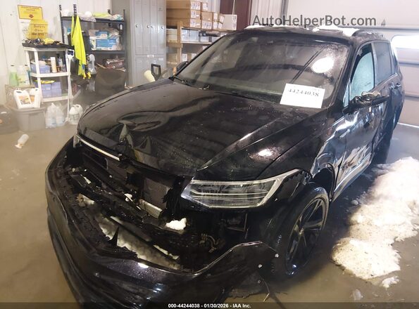 3VV8B7AX7RM056949 2024 VOLKSWAGEN TIGUAN Black Դիմացի տեսք
