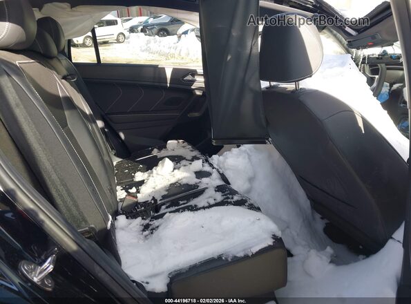 3VV8B7AX7RM068583 2024 VOLKSWAGEN TIGUAN Black Widok naklejki z numerem VIN