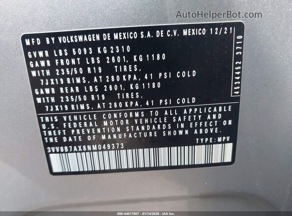 3VV8B7AX8NM049373 2022 VOLKSWAGEN TIGUAN Silver Vista del compartimento del motor
