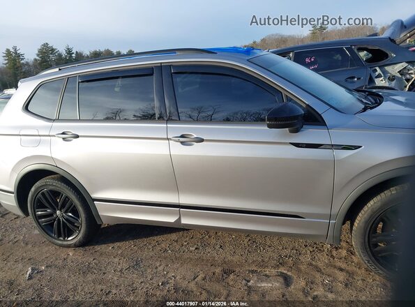 3VV8B7AX8NM049373 2022 VOLKSWAGEN TIGUAN Silver Vista interior trasera