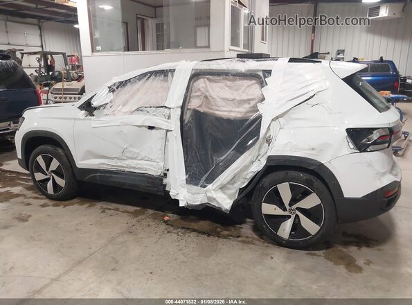 3VV8C7B29SM006883 2025 VOLKSWAGEN TAOS White Вид задньої частини салону