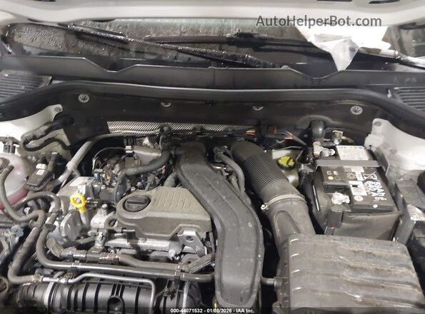 3VV8C7B29SM006883 2025 VOLKSWAGEN TAOS White Вид ззаду