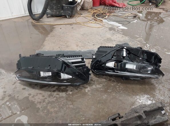 3VVBR7RM8SM060588 2025 VOLKSWAGEN TIGUAN Silver 