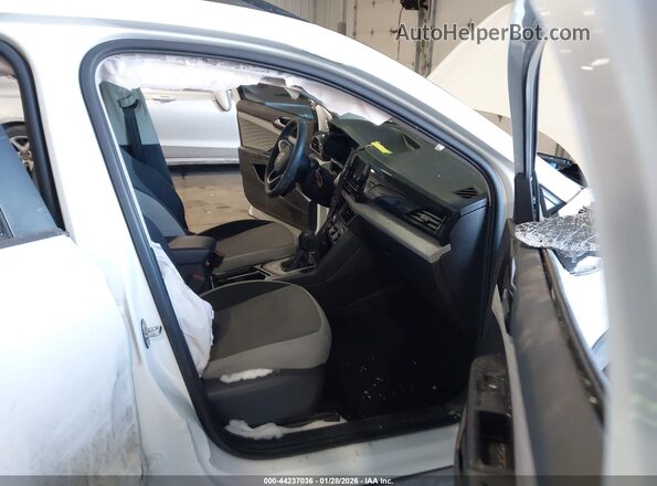3VVCX7B22NM050565 2022 VOLKSWAGEN TAOS White Front interior view