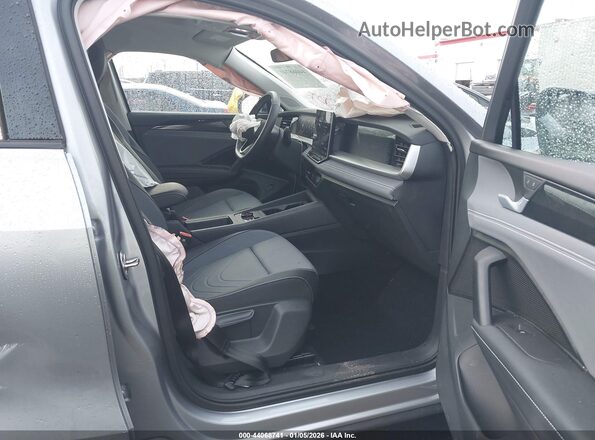 3VVMR7RM0SM044023 2025 VOLKSWAGEN TIGUAN Silver Widok wnętrza z przodu