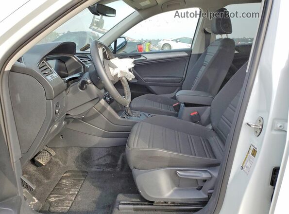 3VVRB7AX5RM232207 2024 VOLKSWAGEN TIGUAN White Вид салону спереду