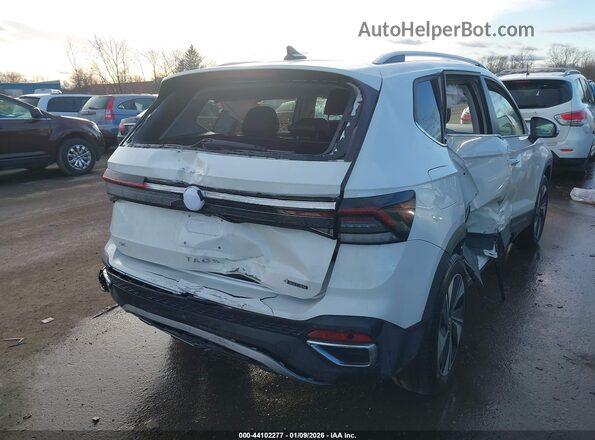 3VVUC7B2XSM024498 2025 VOLKSWAGEN TAOS White Widok z przodu