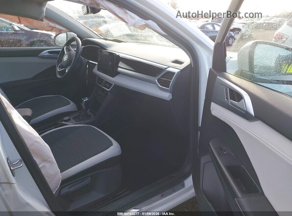 3VVUC7B2XSM024498 2025 VOLKSWAGEN TAOS White Widok wnętrza z przodu