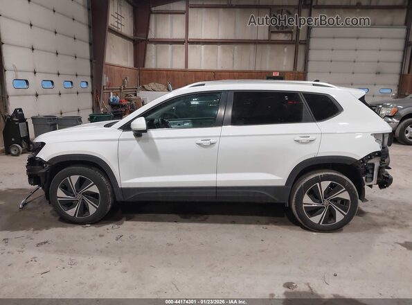 3VVVC7B22SM028565 2025 VOLKSWAGEN TAOS White Widok wnętrza z tyłu