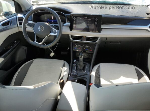 3VVVC7B2XSM014851 2025 VOLKSWAGEN TAOS White Widok deski rozdzielczej