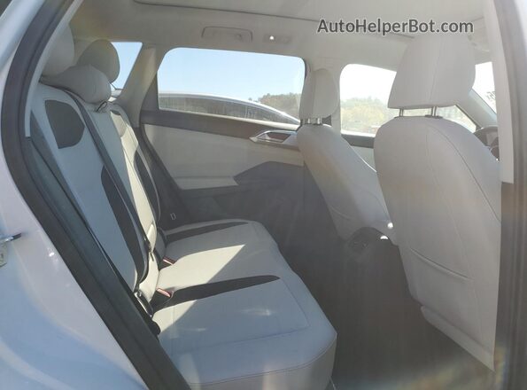 3VVVC7B2XSM014851 2025 VOLKSWAGEN TAOS White Widok wnętrza z tyłu