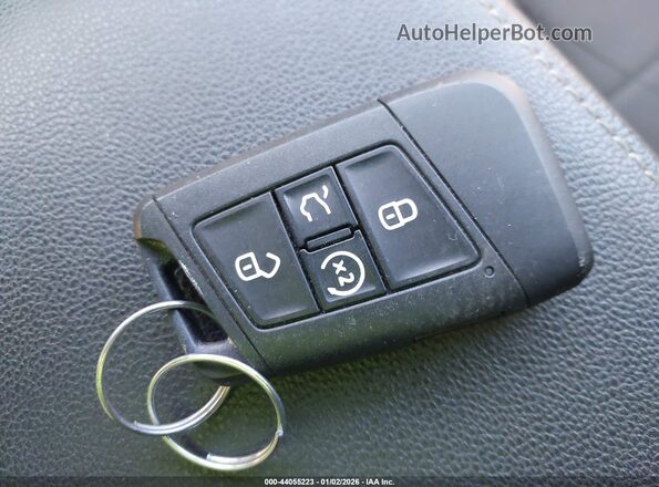 3VVYX7B27NM034643 2022 VOLKSWAGEN TAOS Silver წინა პანელის ხედი