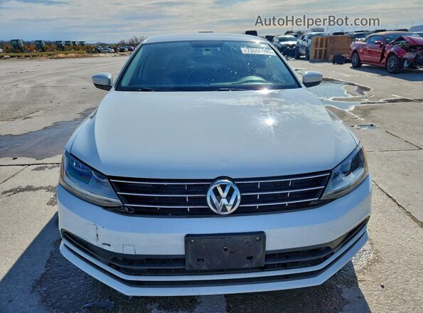 3VW2B7AJ2JM251973 2018 VOLKSWAGEN JETTA Белый Вид спереди