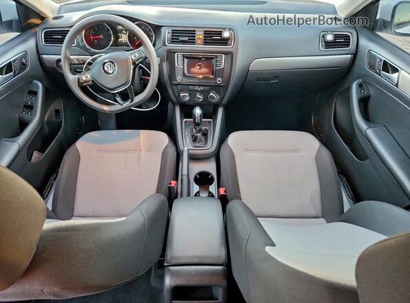 3VW2B7AJ2JM251973 2018 VOLKSWAGEN JETTA Белый Вид панели приборов