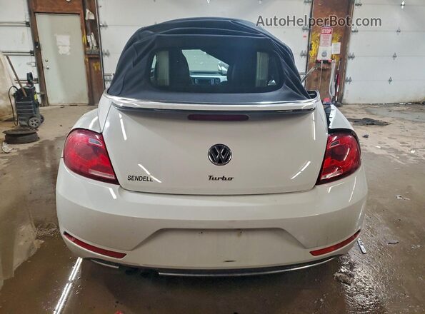 3VW5DAAT8JM516577 2018 VOLKSWAGEN BEETLE Белый Вид сзади