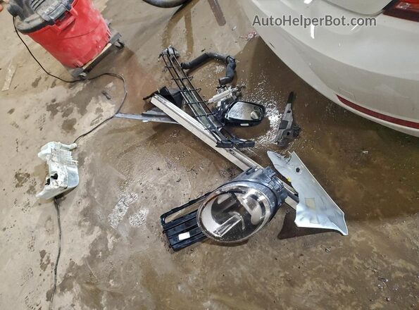3VW5DAAT8JM516577 2018 VOLKSWAGEN BEETLE Белый Вид подкапотного пространства