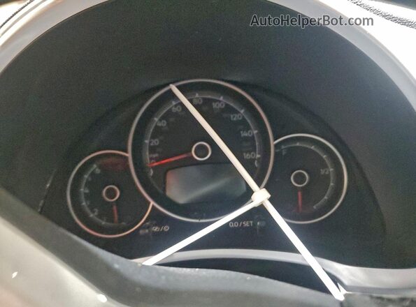 3VW5DAAT8JM516577 2018 VOLKSWAGEN BEETLE Белый Вид щитка приборов