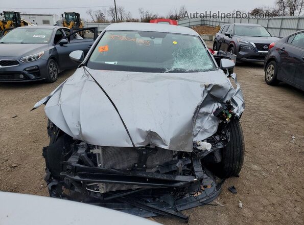 3VW5M7BU6PM042504 2023 VOLKSWAGEN JETTA Silver Widok z przodu