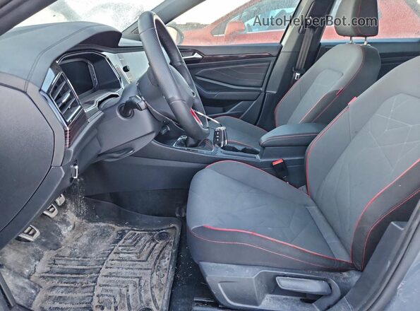 3VW8T7BU2RM084574 2024 VOLKSWAGEN JETTA Серый Вид салона спереди