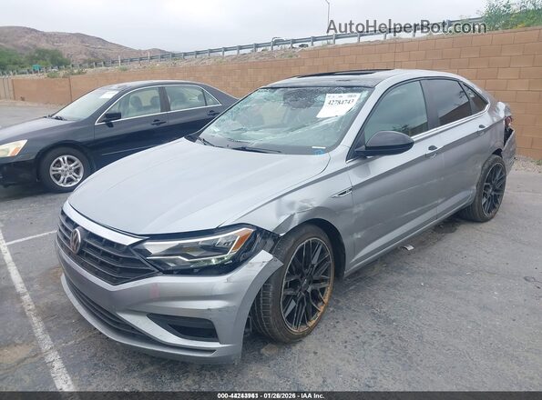 3VWC57BU7KM220305 2019 VOLKSWAGEN JETTA Silver Առջևի ձախ երեք քառորդ տեսարան