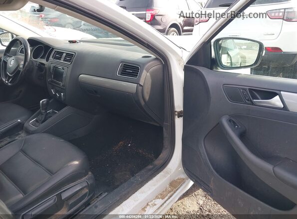 3VWDB7AJ2JM234471 2018 VOLKSWAGEN JETTA White Front interior view