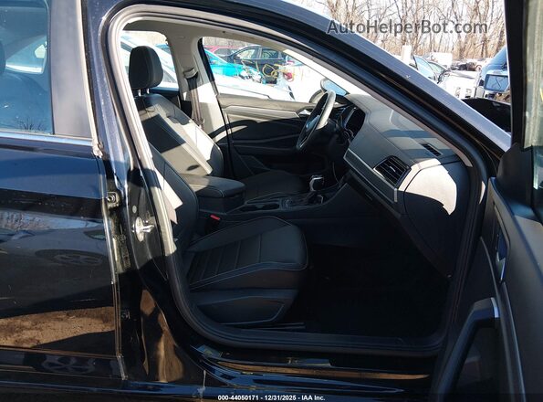 3VWEM7BU2RM101017 2024 VOLKSWAGEN JETTA Black Front interior view