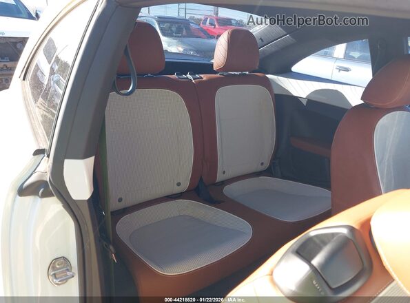 3VWF17AT8HM626944 2017 VOLKSWAGEN BEETLE White 